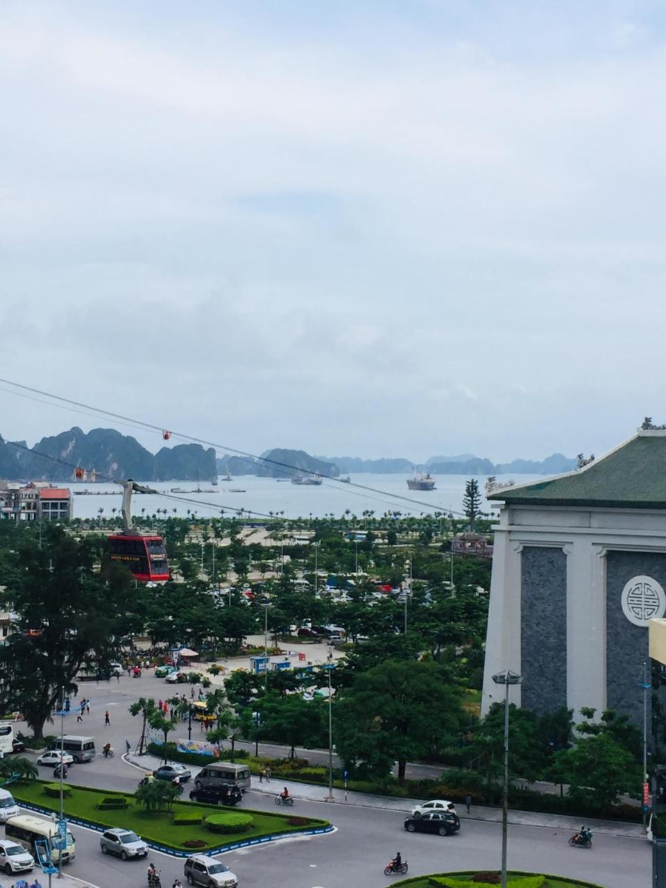 Ivy Hotel Ha Long Bagian luar foto